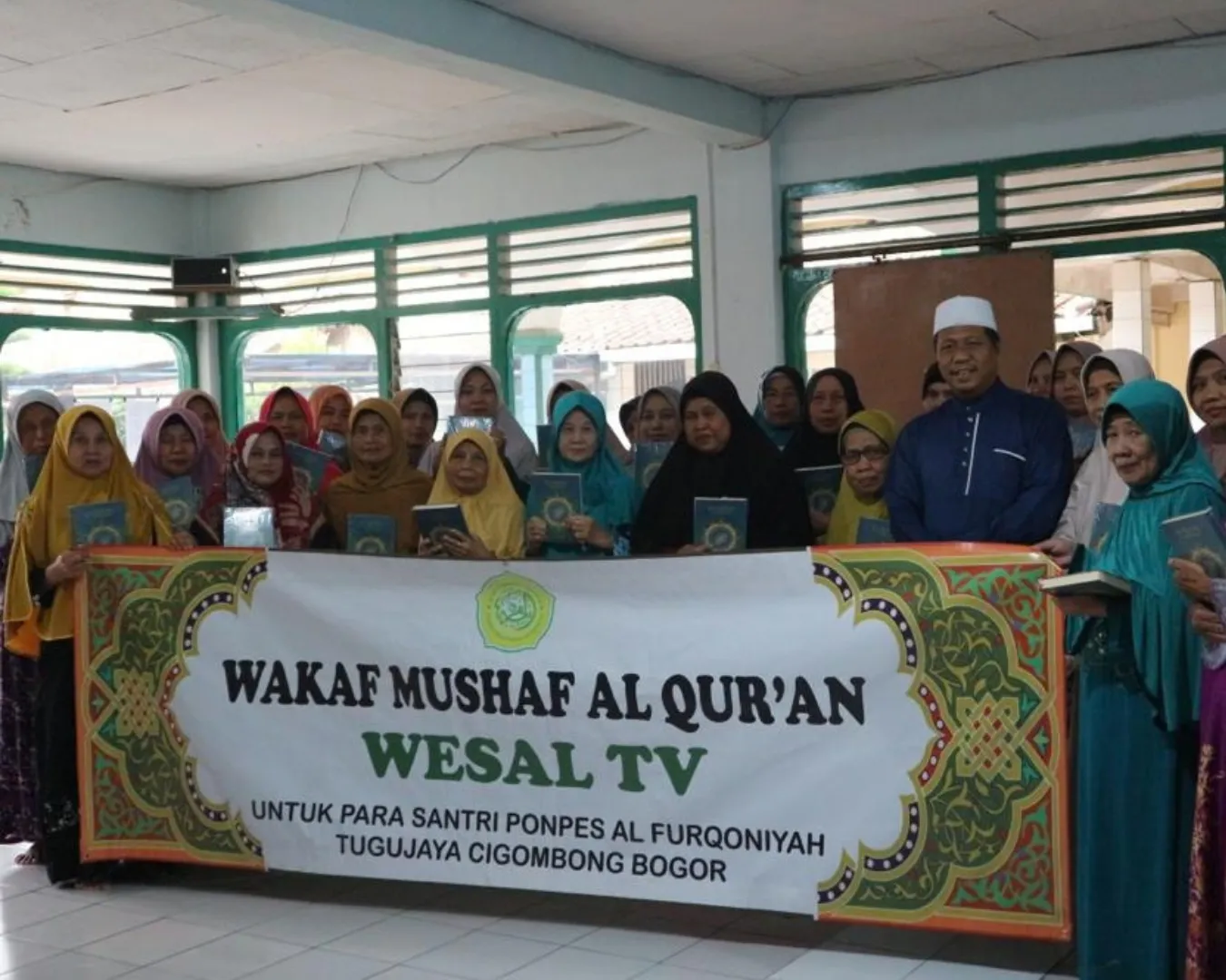 Tumpukan mushaf Al-Qur’an siap disalurkan